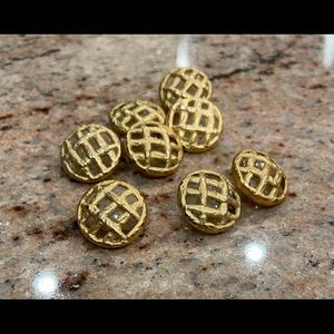 Vintage .75” Faux Gold Lattice Buttons (8).  Button is plastic underneath
